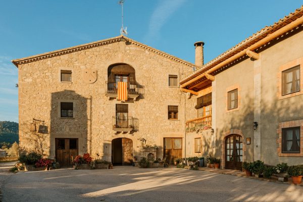 La Torre d'en Bofill, plantant faves a l'hort del Mas. Cardona, novembre de 2015.